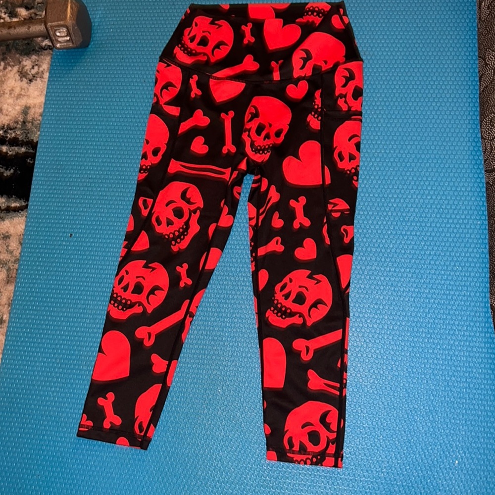 CVG Constantly Varied Gear bleeding love leggings Capri small new